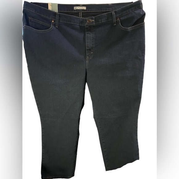 B9.1 NWT STRETCH RELAXED FIT STRAIGHT LEG JEAN (PLUS) Dark Wash Sz 24w - Picture 2 of 2